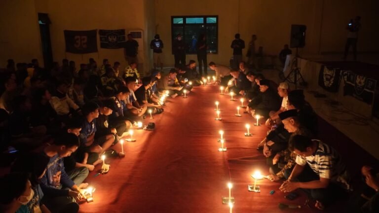 Forkopimda bersama Suporter PSIS-Persikas Doa untuk Tragedi Kanjuruhan
