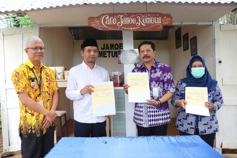 Rektor UNW Ungaran Prof Subyantoro Resmikan Cafe Jamoe Kemetul