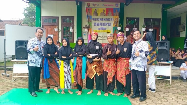 Meriah, Peringatan Hari Guru SMPN 44 Semarang