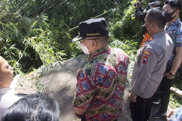 Jembatan Putus Diperbaiki Darurat Dulu