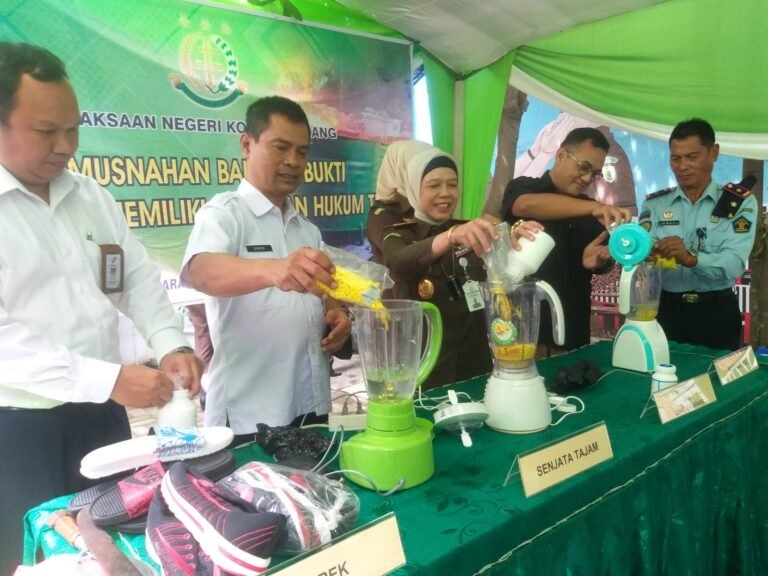 Kejari Kota Semarang Musnahkan Barang Bukti dari 150 Perkara