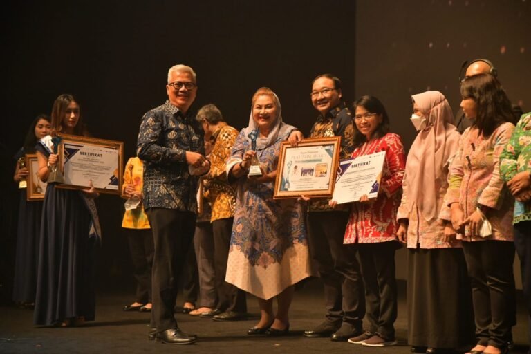 Pemkot Semarang Sabet Dua Penghargaan pada Ajang Indonesia Healthcare Innovation Awards
