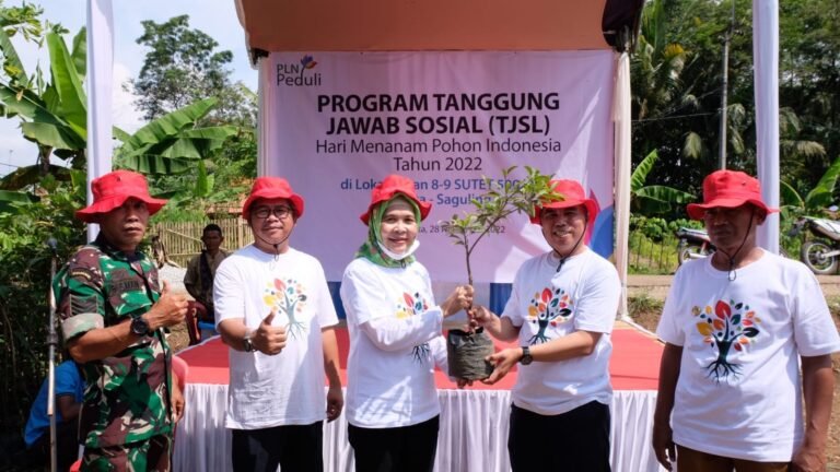 PLN Tanam Ribuan Pohon Lewat ‘Green Living Ecosystem’