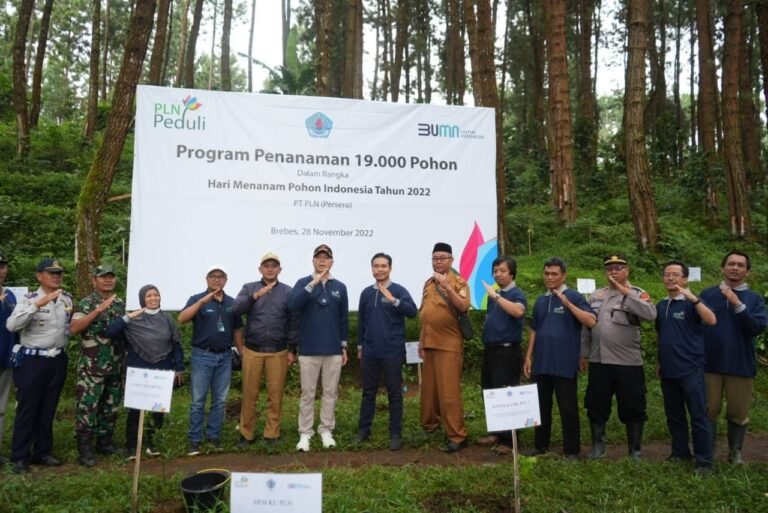 PLN Tanam 19.000 Pohon