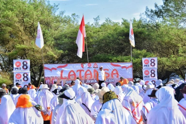 900 Perempuan PKS Jateng Peduli Lingkungan Ikuti Latansa