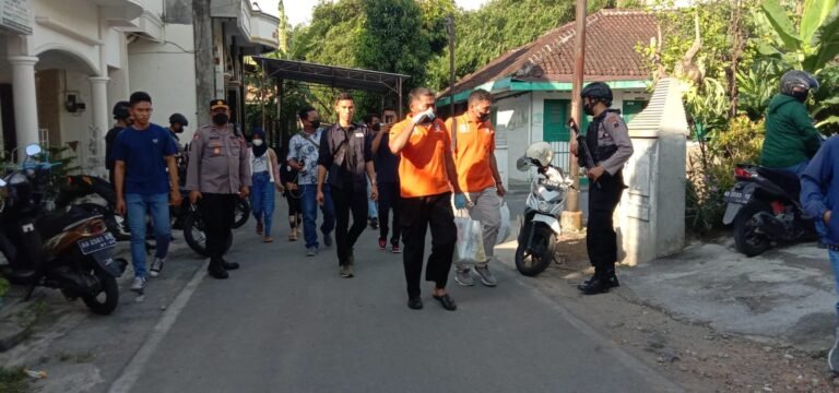 Selepas Subuh, Densus 88 Amankan 4 Terduga Teroris Warga Sukoharjo