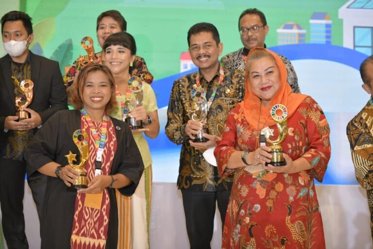 Pemkot Semarang Raih Penghargaan Terbaik Pembangunan Berkelanjutan dan Smart Economy