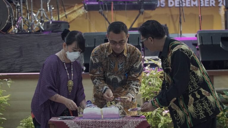 FH UKSW Ajak Bekerja Bersama Satu Keluarga