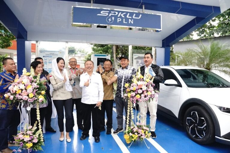 Komisi VII DPR RI Resmikan SPKLU PLN UID Jateng-DIY