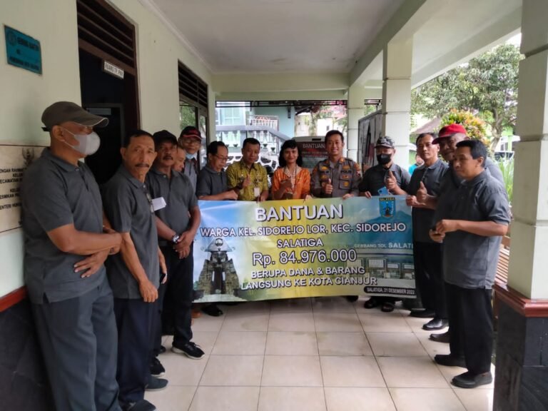 Warga Kelurahan Sidorejo Lor Bantu Korban Cianjur
