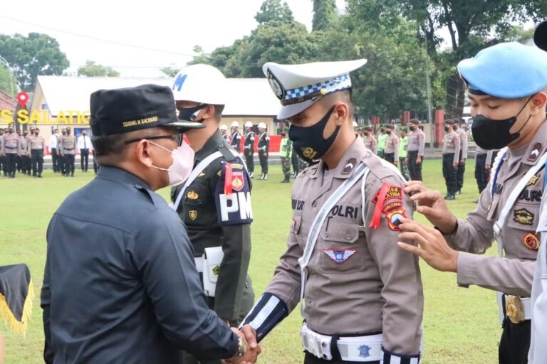 Jelang Natal Gereja di Salatiga Disterilkan