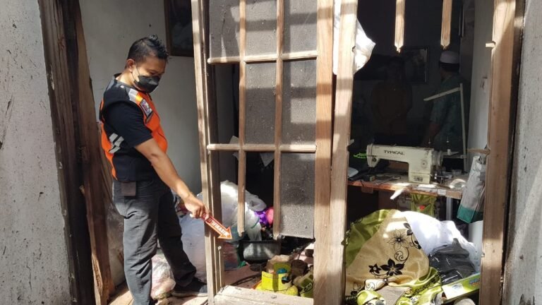 Tabung Setrika Uap Meledak, Rumah Kontrakan Berantakan