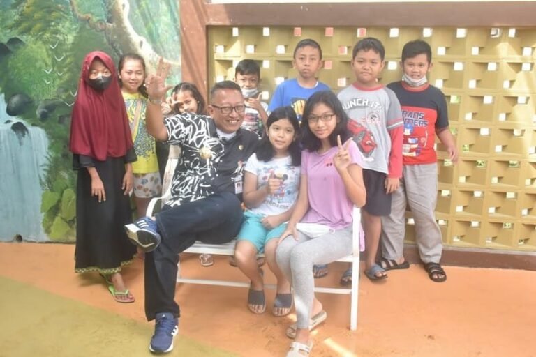 Mas Wali Apresiasi Taman Baca Perum Domas