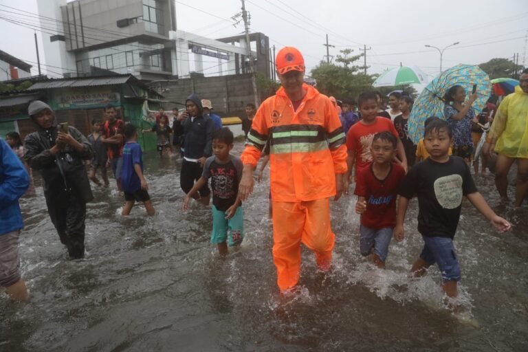 Ganjar Cek Banjir Semarang, Minta Kepala Daerah Intensifkan Koordinasi
