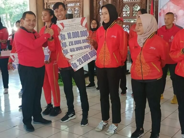 17 Atlet Berprestasi Kabupaten Semarang Diganjar Bonus Uang Tunai