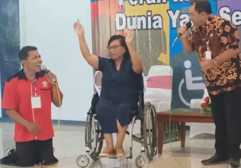 Bupati Semarang Hibur Penyandang Disabilitas Lagu “Syahdu”