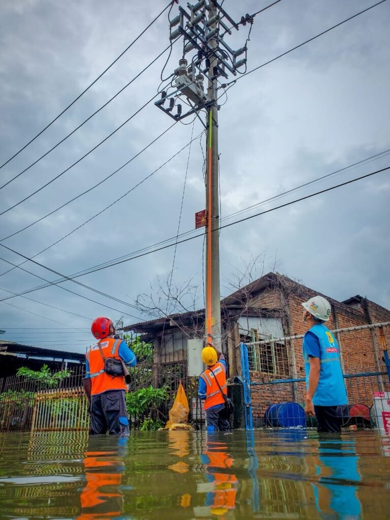 Begini Tips Mewaspadai Bahaya Listrik Saat Banjir