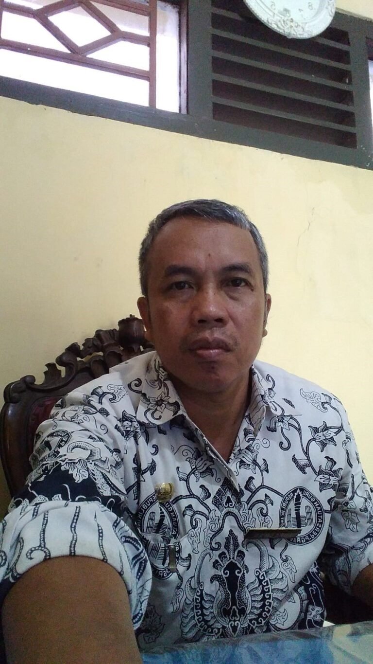 Peningkatan Berbicara  Bahasa Jawa Krama Inggil Melalui Role Playing  Dengan Media Papan Tempel