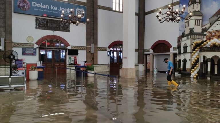 Banjir Semarang, 10 Rute KA Dialihkan Lewat Selatan
