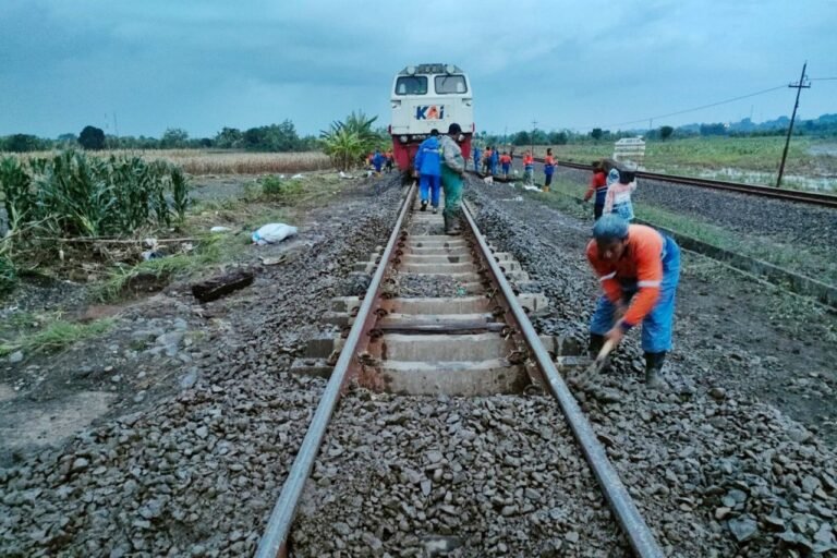 Banjir Surut, Perjalanan KA Kembali Normal