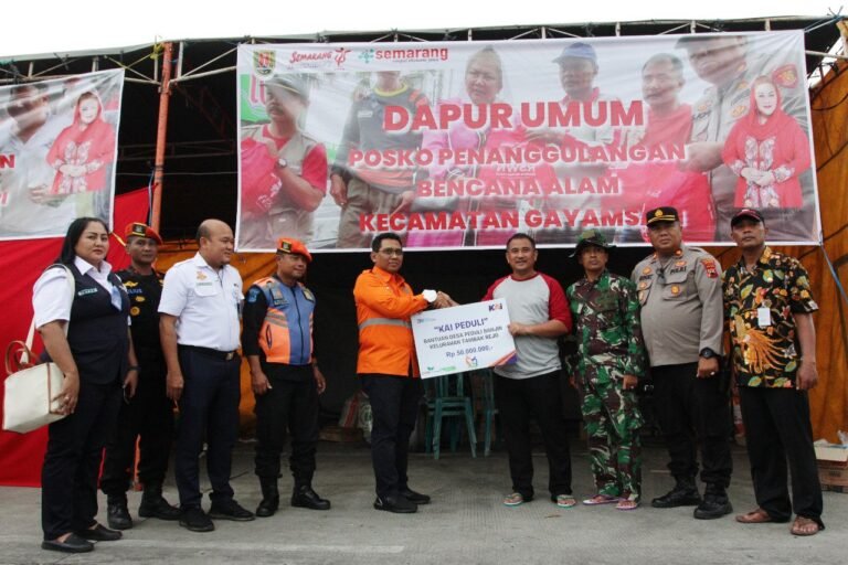 KAI Peduli Bantu Korban Banjir di Semarang