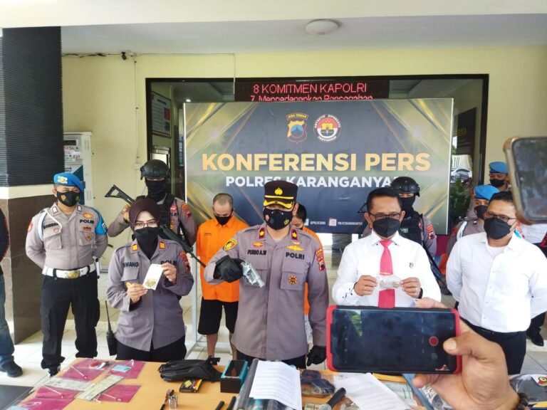 Modus Ngekos, Pasutri Bersenpi Gasak Perhiasan Pemilik Kos