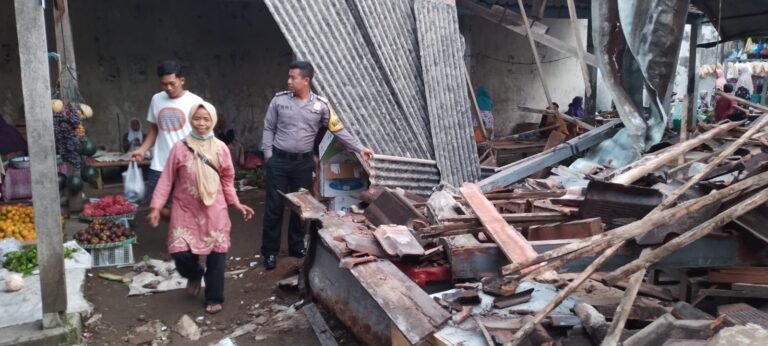 Keropos Atap Pasar Ambrol