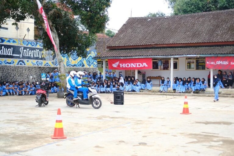 Astra Motor Jateng Edukasi #Cari_Aman Pelajar Sekolah