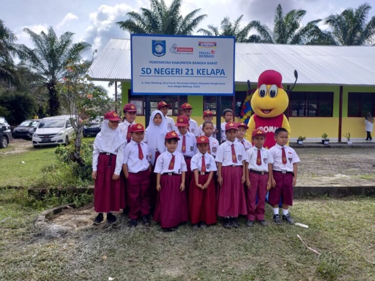 SGM Eksplor Salurkan Bantuan Pendidikan dan Beasiswa