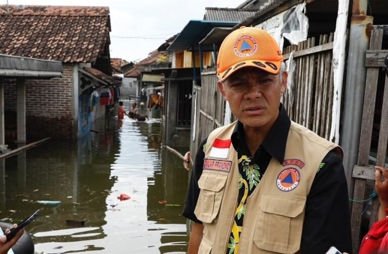 Solusi Ganjar Atasi Banjir Juwana: Bangun Kolam Retensi dan Polder Tahun Ini