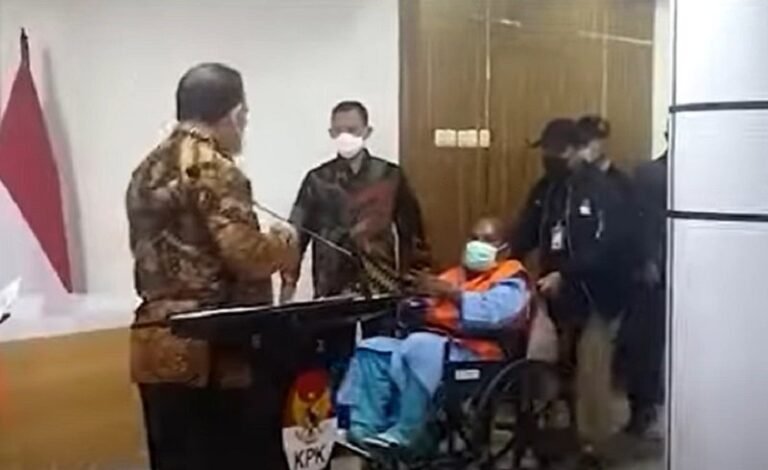 Gubernur Lukas Enembe Dibantarkan KPK, Rekening Pemprov Papua Dibekukan