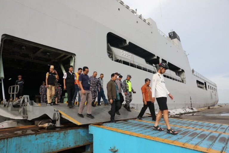 Kapal Perang Bantuan KSAL Datang, Ganjar Kirim BBM dan Logistik ke Karimunjawa
