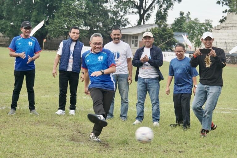 Tendangan 12 Pas Zulkifli Hasan Buka Liga Akurat Zulhas Cup 2023