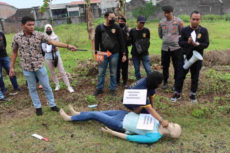 Pra Rekontruksi Kasus Pembunuhan Siswi SMP di Sukoharjo, Pelaku Perankan 32 Adegan dan Temukan BB Baru