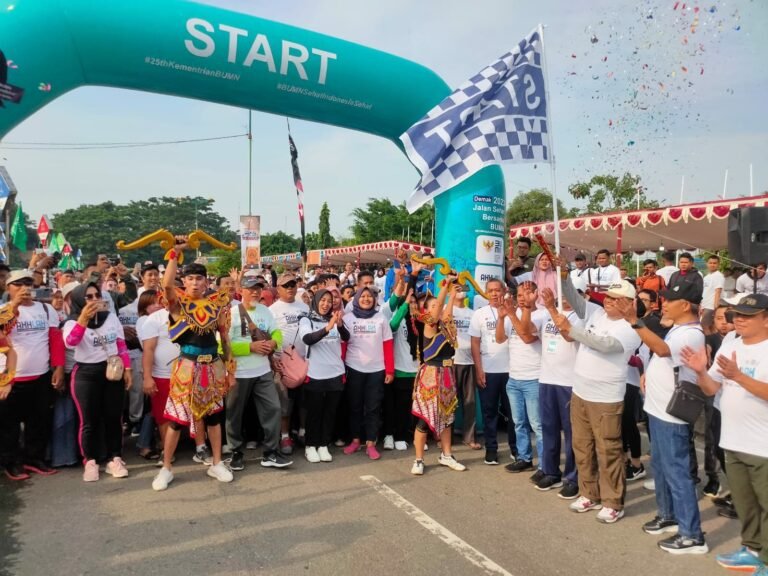 Kementerian BUMN Ajak Masyarakat Jalan Sehat