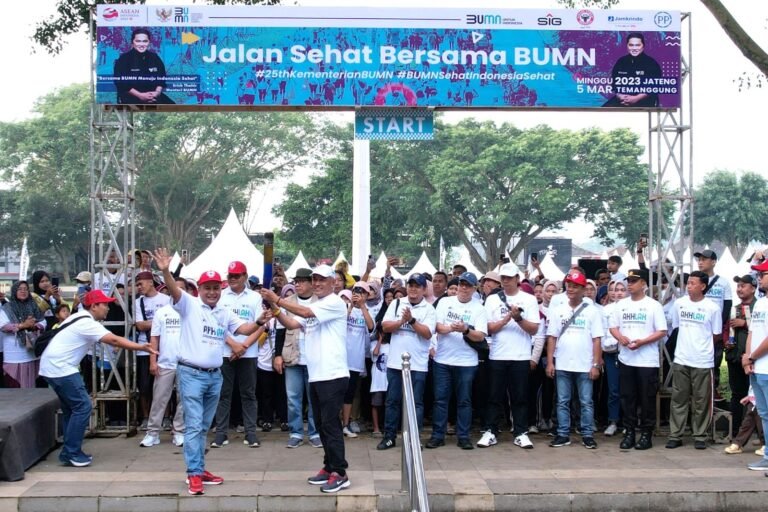 Semen Padang Semarakkan Jalan Sehat Bersama BUMN di Temanggung
