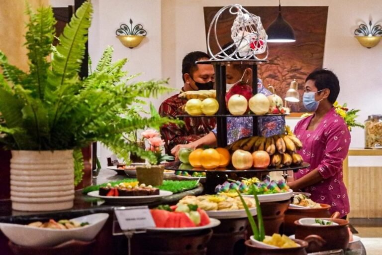 “Iftar Picnic” Sajian Menu Tematik Bukber Grand Candi Hotel