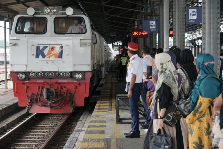 KAI Operasikan KA Tambahan Lebaran