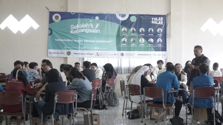 Fiskom UKSW dan Mafindo Ajak Remaja Jadi Pemilih Kritis
