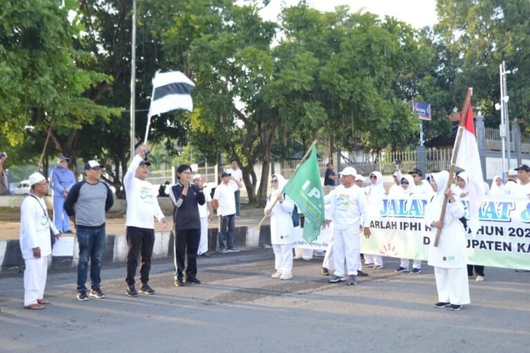 Warga Gembira Dapat Hadiah Umrah dan Sepeda