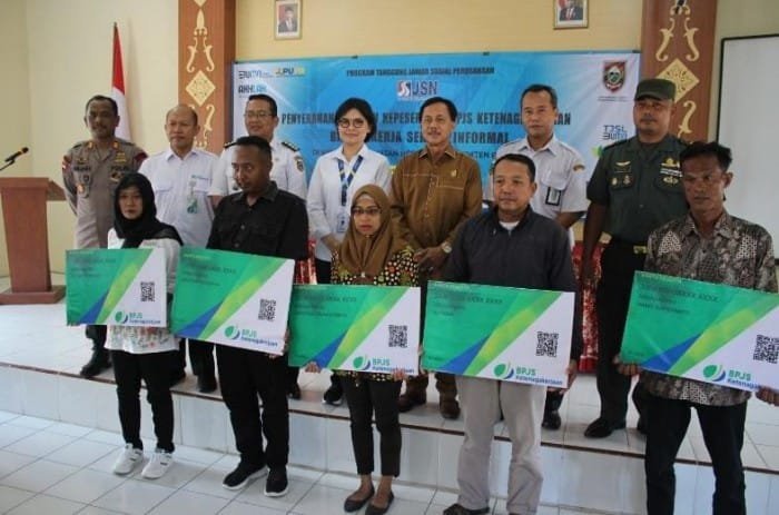 BPJS Ketenagakerjaan Gelar Sosialisasi dan Penyerahan Bantuan Peserta