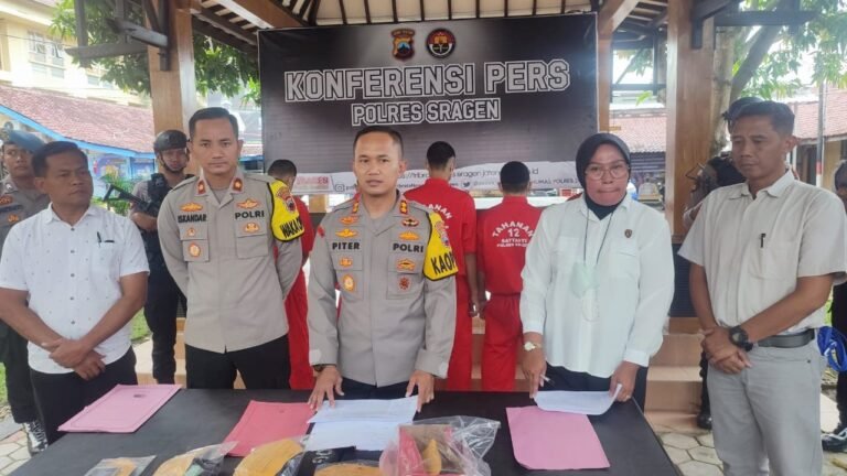 Polisi Gulungb 5 Pengedar  Sabu