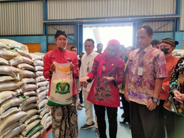 BULOG Kanwil Jateng Mulai Distribusikan Bantuan Pangan Beras 23.500 ton untuk Masyarakat Jateng