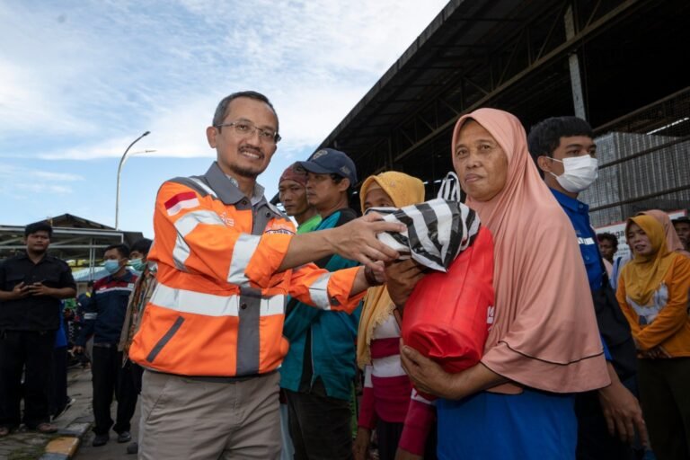 SBI Berbagi dan Tanam Pohon