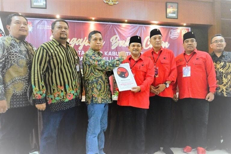 Maju Caleg Lewat PDI Perjuangan, Kades Rame-rame Mundur