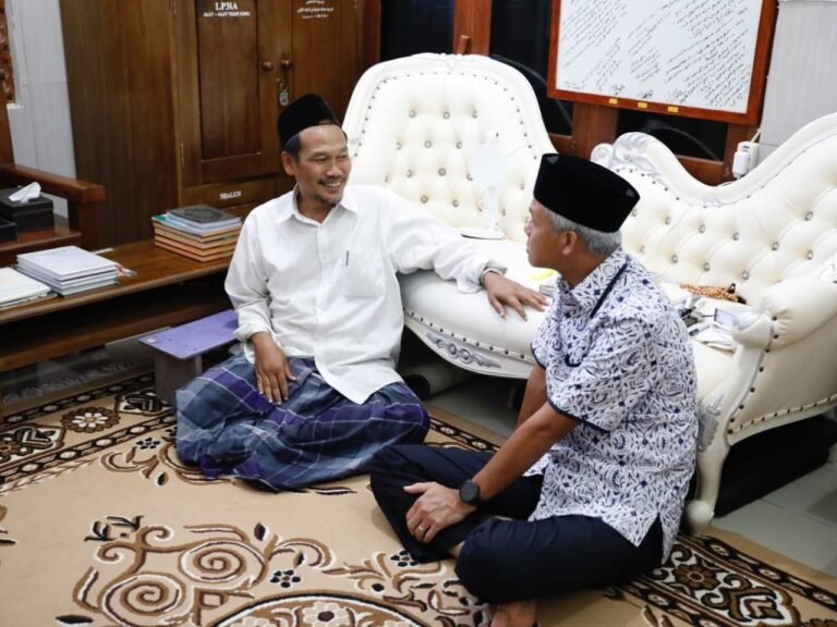Bertemu di Ndalem Gus Baha, Ganjar: Ikut Nyantri Sebentar
