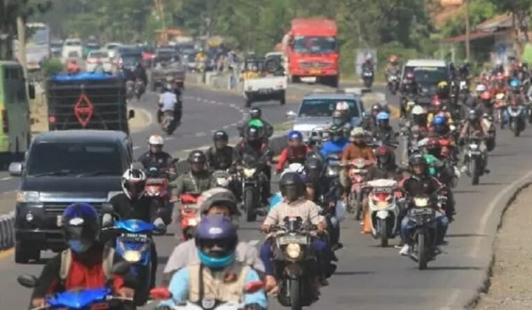 Hari Pertama Aktifitas Pascalebaran, Tol dan Ruas Jalan Padat Kendaraan
