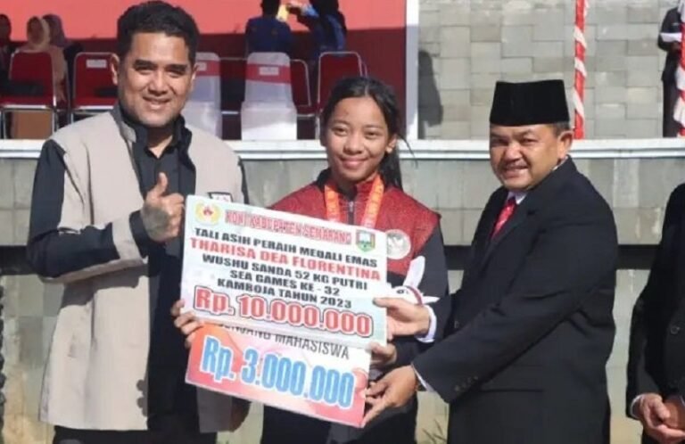 Tharisa Dea Florentina Peraih Medali Emas SEA Games Terima Tali Asih dari Bupati Semarang