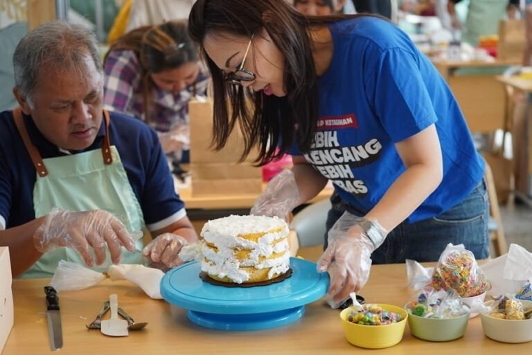 First Media Gelar Cake Decorating Class