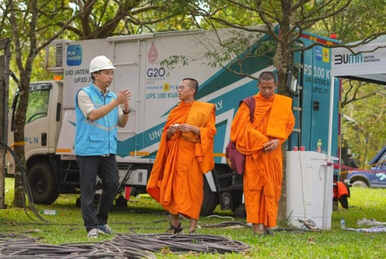 PLN Kawal Keandalan Listrik Peringatan Waisak
